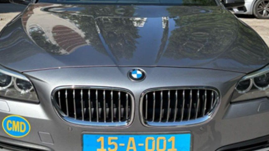 Njemačka ambasada u Sarajevu prodaje BMW 530d xDrive, početna cijena 20.000 eura