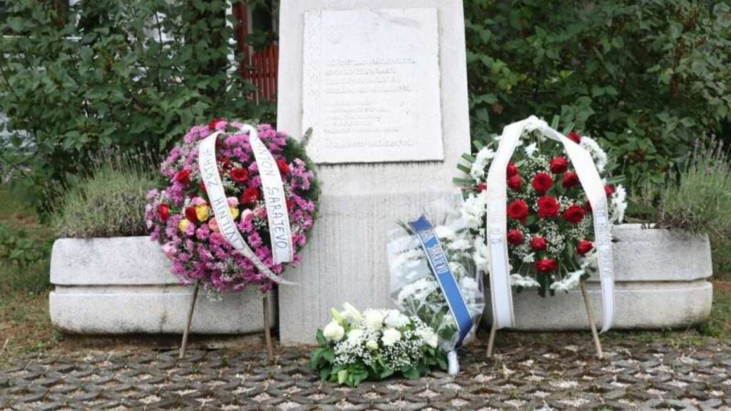 Obilježena 33. godišnjica stradanja Sarajlija ubijenih dok su čekali vodu na Dobrinji