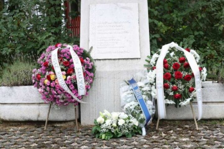 Obilježena 33. godišnjica stradanja Sarajlija ubijenih dok su čekali vodu na Dobrinji