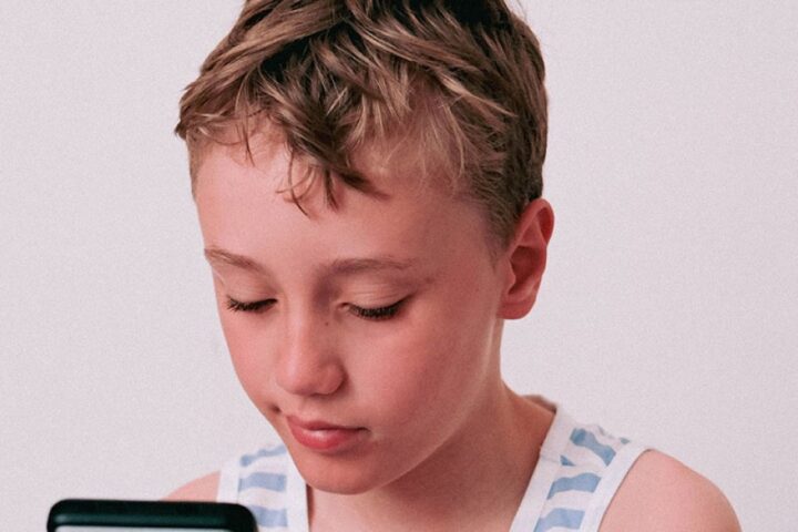 OpenAI proširio roditeljske kontrole u ChatGPT-u: obavijesti i za nasilne prijetnje