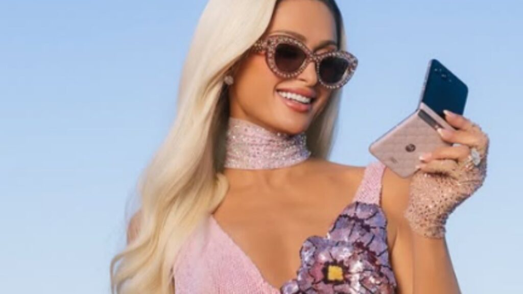 Paris Hilton iznenadila novom bojom kose na festivalu trešanja