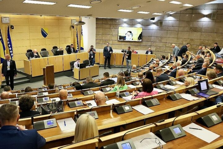 Parlament FBiH usvojio uvođenje boračkog dodatka od 1,50 KM po mjesecu učešća