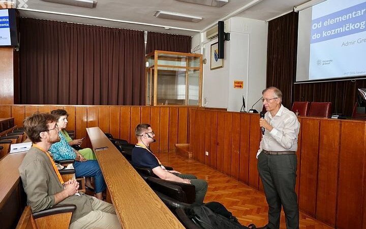 Sarajevo: Admir Greljo pred punom salom govorio o putu od elementarnih čestica do kozmosa