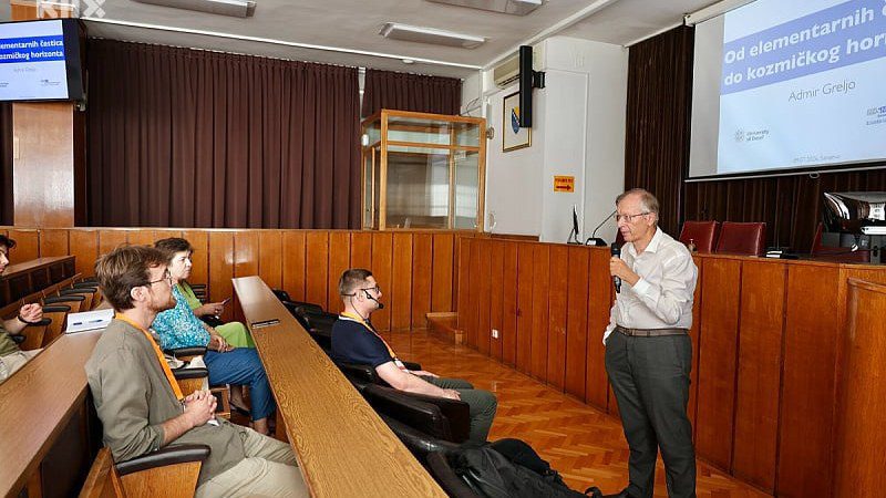 Sarajevo: Admir Greljo pred punom salom govorio o putu od elementarnih čestica do kozmosa
