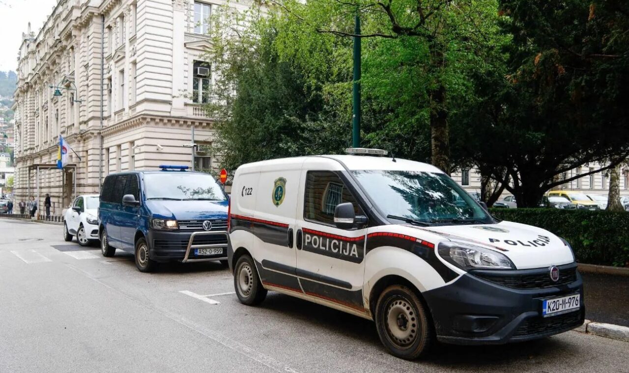 Sarajevska policija uhapsila tri osobe, među njima i bjegunce