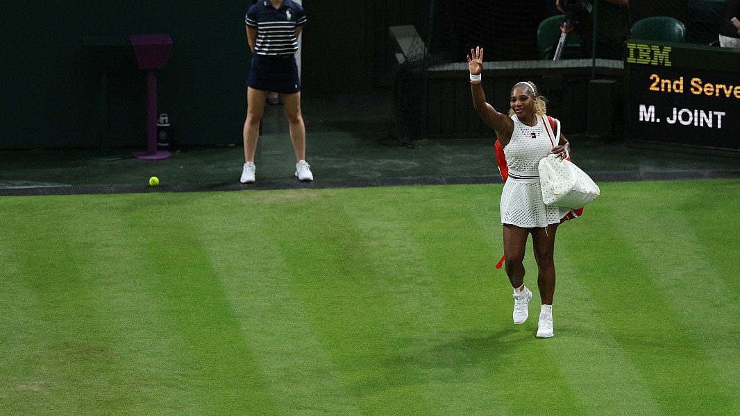 Serena Williams ispraćena ovacijama nakon poraza od Maye Joint na Wimbledonu
