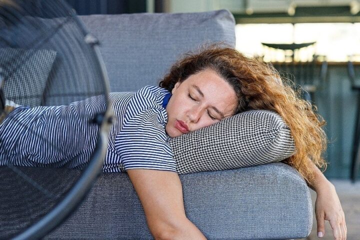 Spavate uz ventilator? Stručnjaci upozoravaju na moguće tegobe tijekom noći
