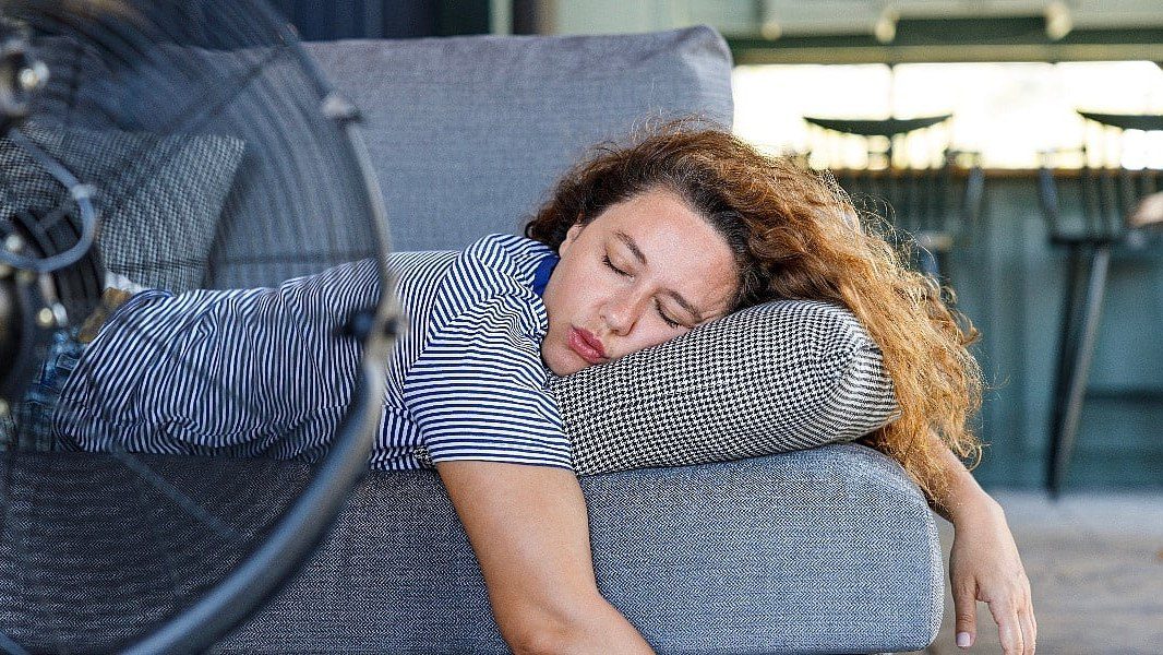 Spavate uz ventilator? Stručnjaci upozoravaju na moguće tegobe tijekom noći