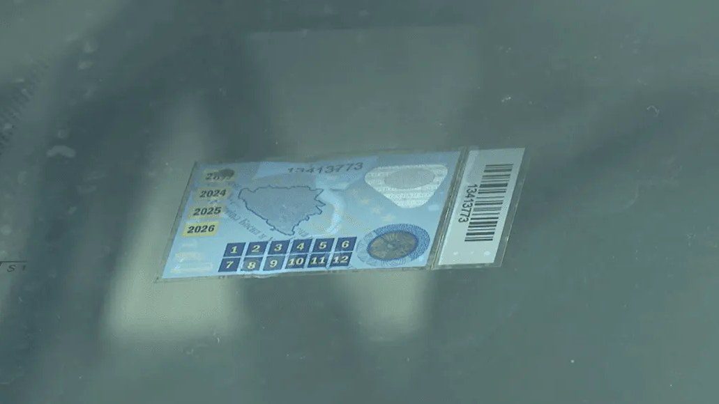 Što znači stiker za registraciju na automobilu i zašto je obavezan u BiH