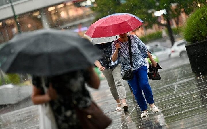 U BiH danas kiša i pljuskovi, na jugu sunčano uz buru, navečer smirivanje vremena