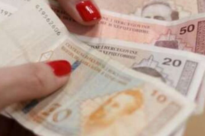 U FBiH u maju prosječna neto plata 1.698 KM, zaposlenost porasla na 546.547