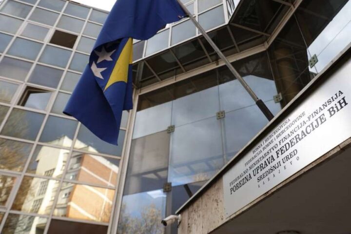U FBiH u šest mjeseci uplaćeno 4,41 milijardu KM javnih prihoda, promet i broj aktivnih subjekata porasli