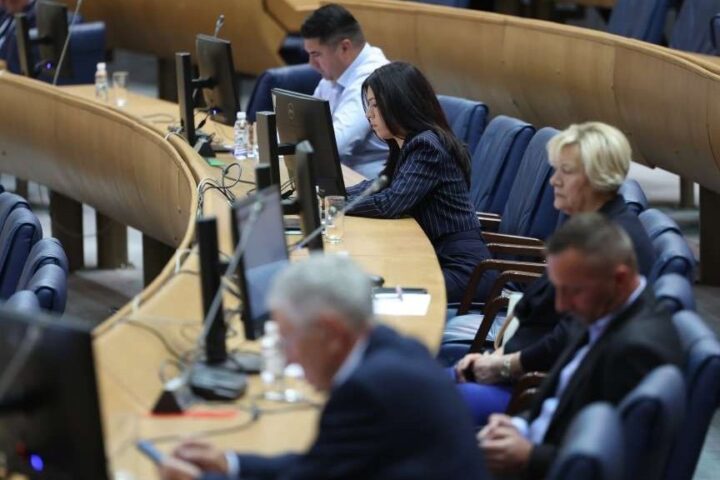 U Parlamentu BiH bez entitetske većine za hitnu raspravu o električnim romobilima