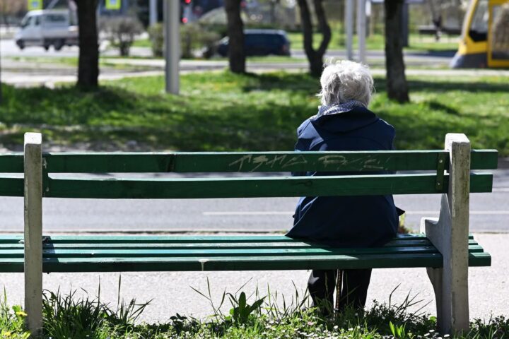 U Republici Srpskoj propisani uvjeti za starosnu, invalidsku i obiteljsku mirovinu