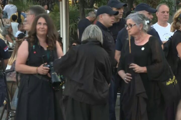 Žene u crnom u Beogradu obilježile godišnjicu genocida u Srebrenici