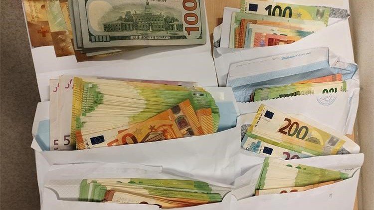 Državljanin BiH kažnjen s 11.490 eura nakon pokušaja unosa više od 36.000 eura u EU