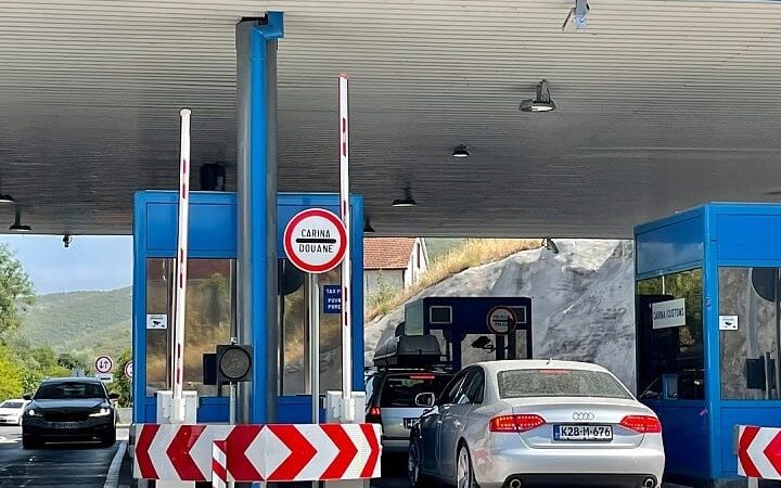 Duge kolone na graničnim prijelazima iz BiH prema Hrvatskoj