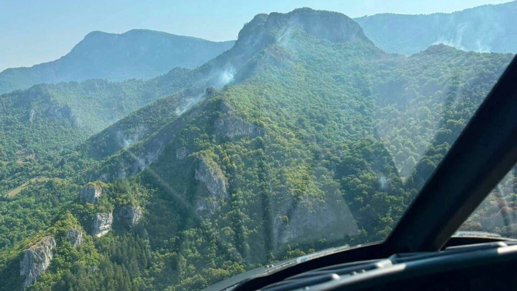 Dva helikoptera gase kod Konjica, treći poslan u Grahovo; vojska stigla i u Nevesinje