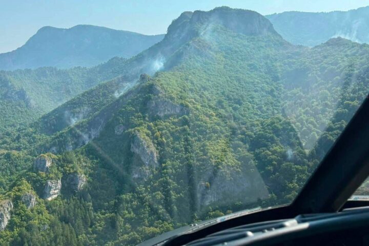 Dva helikoptera gase kod Konjica, treći poslan u Grahovo; vojska stigla i u Nevesinje