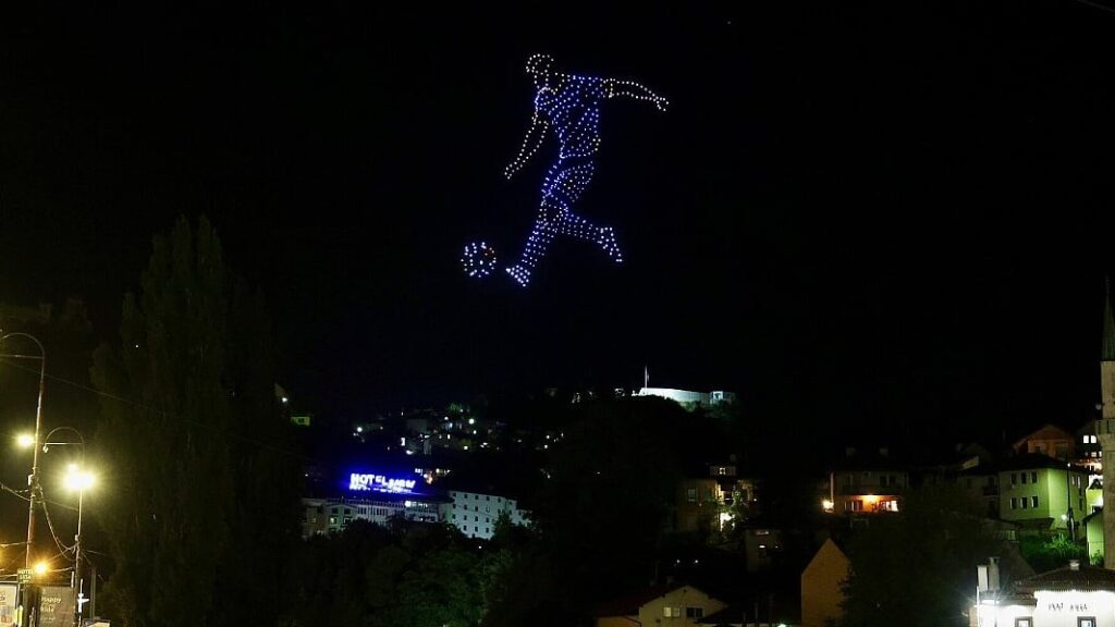 Džeko, žičara, Vučko i zastava BiH obasjali nebo iznad Sarajeva u drone showu
