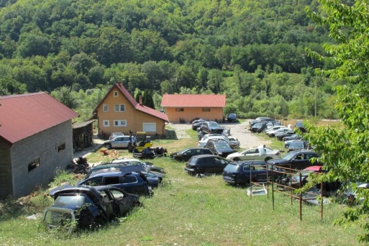 Granična policija BiH uhitila 58-godišnjaka i zaplijenila 11 vozila s britanskim oznakama