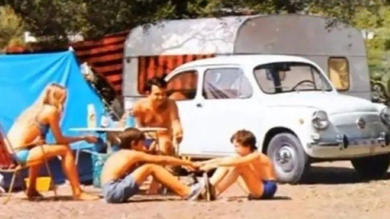 Kako se nekada ljetovalo: foto-aparat s filmom, termoske i automobil pun stvari