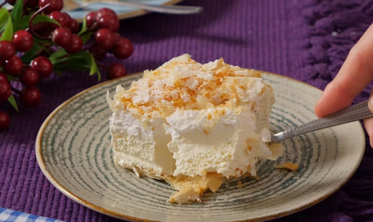 Lažna krempita za brzu pripremu: kremasti desert s keksom, šlagom i čokoladom