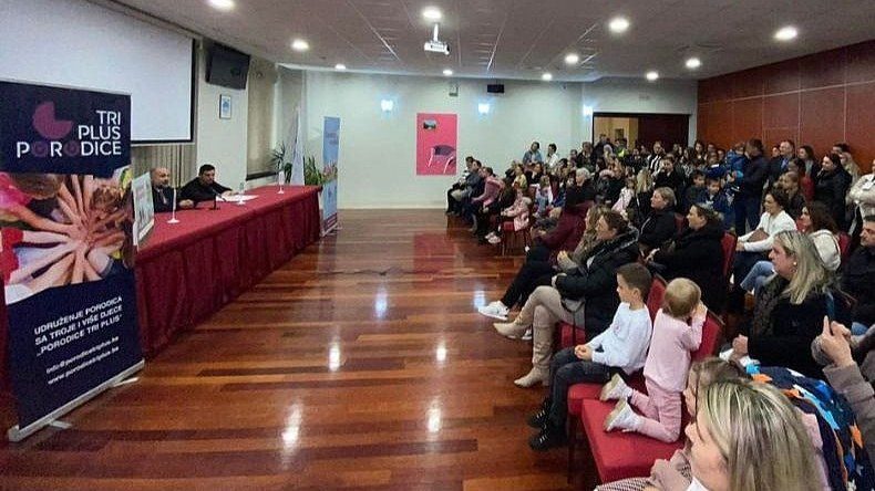 Mostar ukinuo naknade za novorođenčad, udruženje traži hitno rješenje