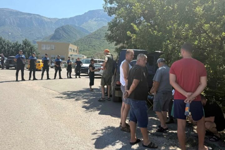 Na Ljubuši vatrogasci i dobrovoljci i dalje gase požar koji se širi prema naseljima