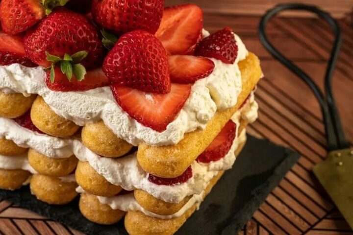 Najbrža voćna torta bez pečenja za ljetne dane