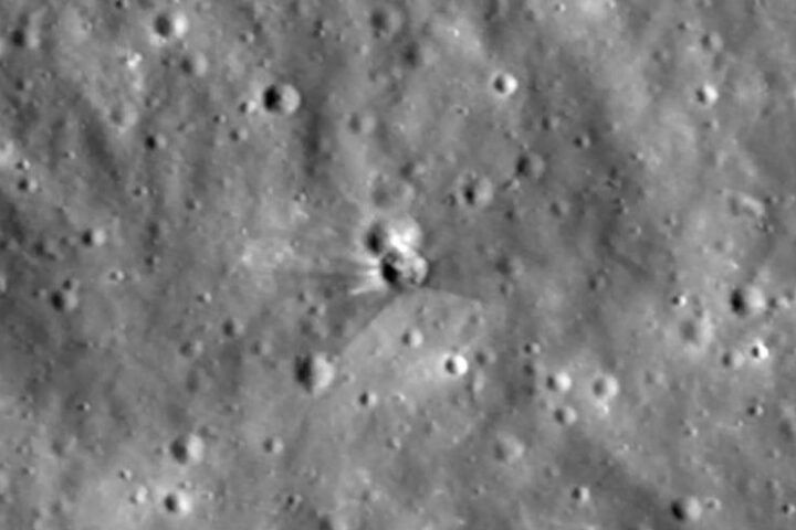NASA objavila nove snimke kratera nastalog nakon udara Falcona 9 u Mjesec