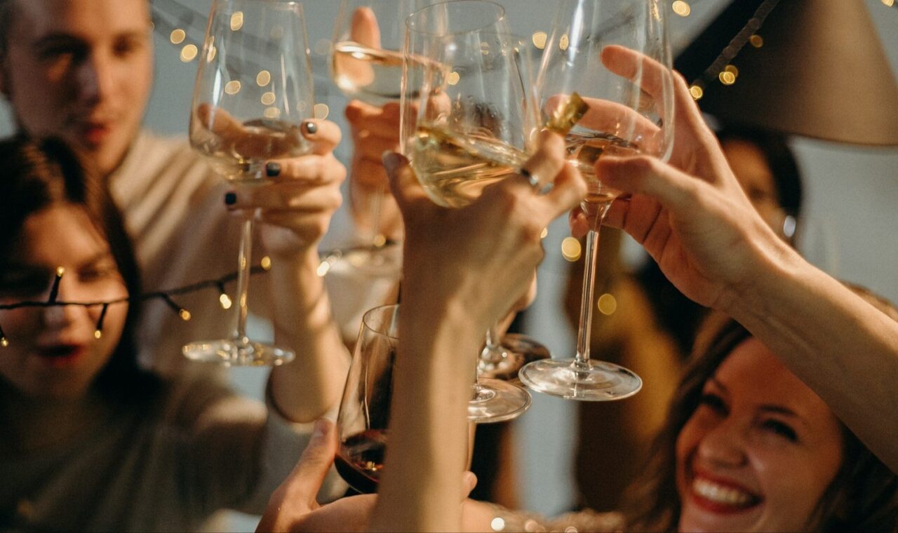 Neurolozi upozoravaju: Često pijenje alkohola može ubrzati starenje mozga