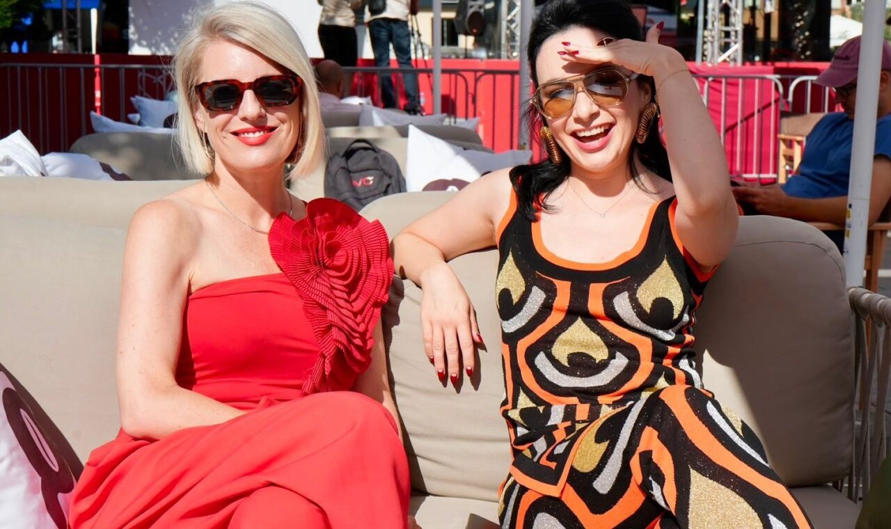 Nina Skočak i Ida Prester u opuštenom druženju na Festivalskom trgu u Sarajevu