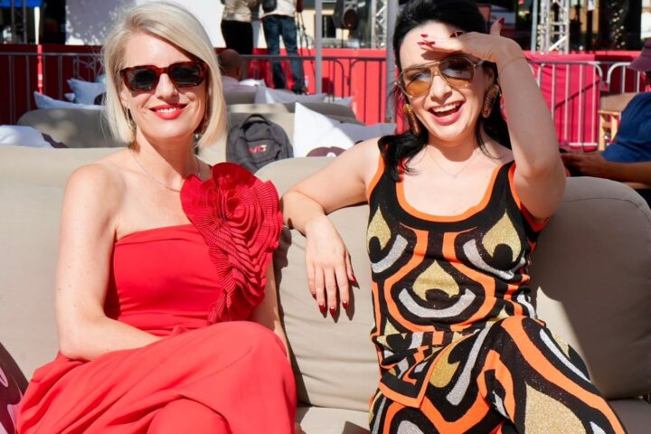 Nina Skočak i Ida Prester u opuštenom druženju na Festivalskom trgu u Sarajevu