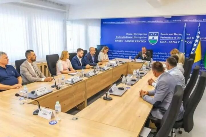 Nova Vlada Unsko-sanskog kantona održala konstituirajuću sjednicu, ministri preuzeli resore