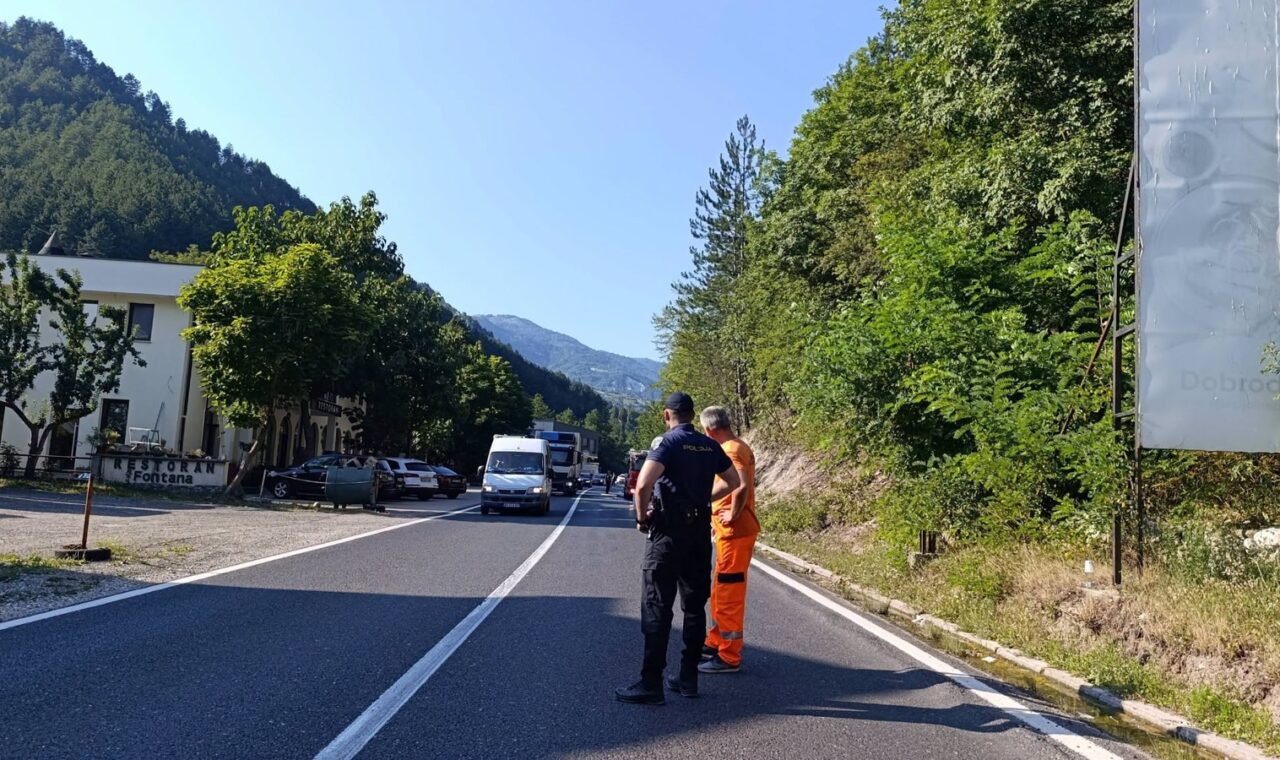 Požar kod Konjica izazvao odrone: Kamenje se obrušava na magistralnu cestu, oštećeno više vozila