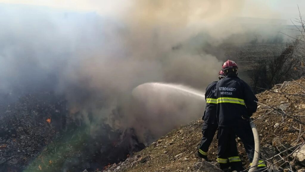 Požar kod Konjica zahvatio kuće u Džepima, izgorjela dva objekta i štala