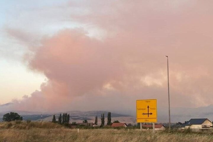 Požar na Ljubuši ni večeras nije stavljen pod kontrolu, bura otežava gašenje