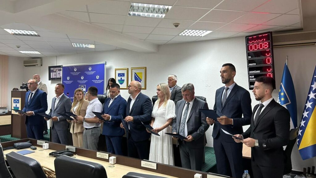 Skupština USK izglasala nepovjerenje Vladi Mustafe Ružnića, izabrana nova Vlada na čelu s Ibrahimom Dizdarićem