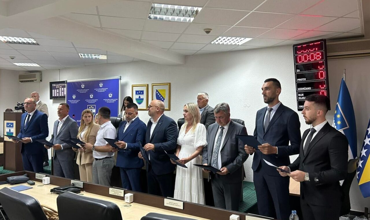 Skupština USK izglasala nepovjerenje Vladi Mustafe Ružnića, izabrana nova Vlada na čelu s Ibrahimom Dizdarićem