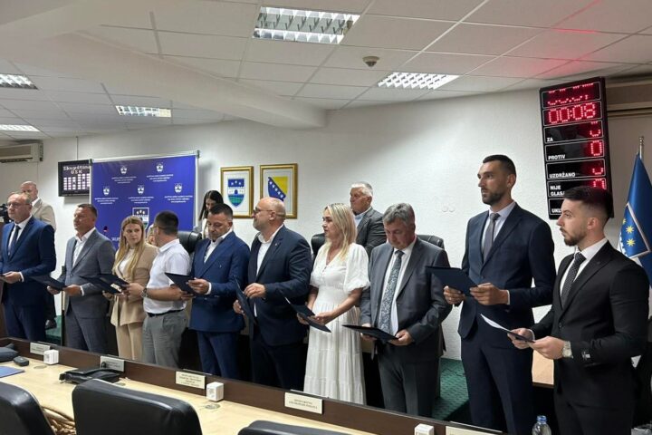 Skupština USK izglasala nepovjerenje Vladi Mustafe Ružnića, izabrana nova Vlada na čelu s Ibrahimom Dizdarićem