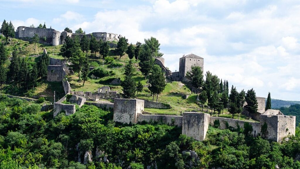Stolac kao hercegovačka adresa za ljetni izlet: Bregava, stećci i stare gradske priče