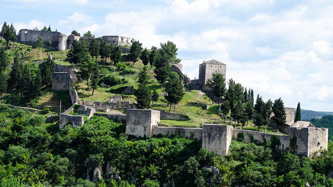 Stolac kao hercegovačka adresa za ljetni izlet: Bregava, stećci i stare gradske priče