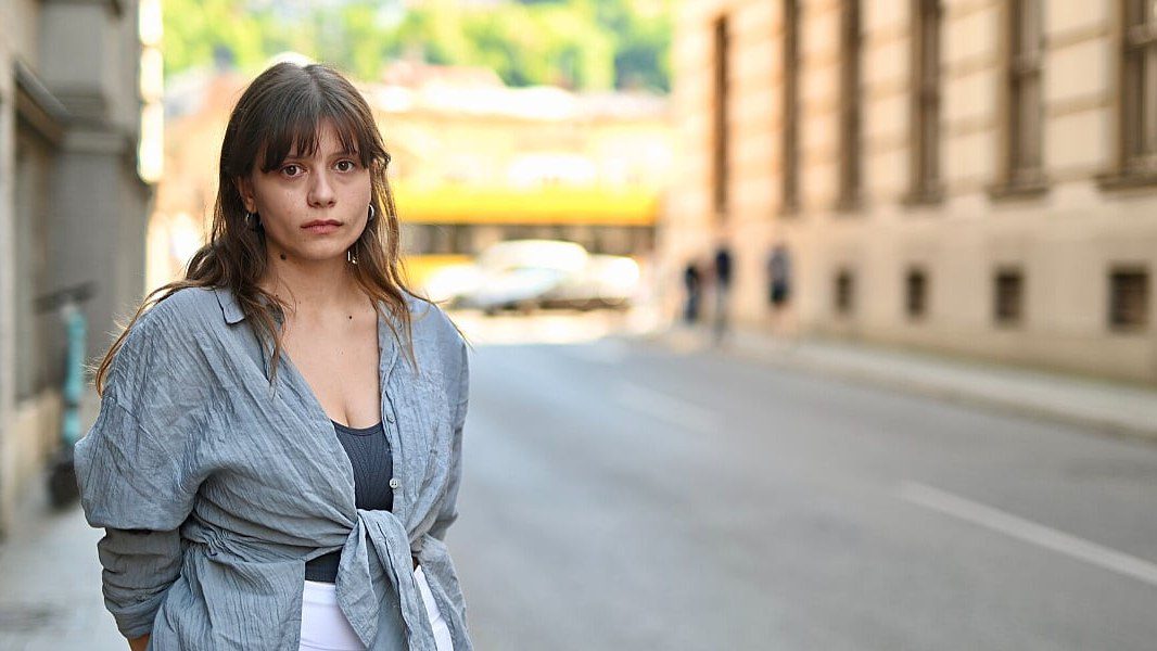 Tara Gajović s filmom “Preko praga” u takmičarskom dijelu SFF-a: priča o mladim mladencima i pritiscima okoline