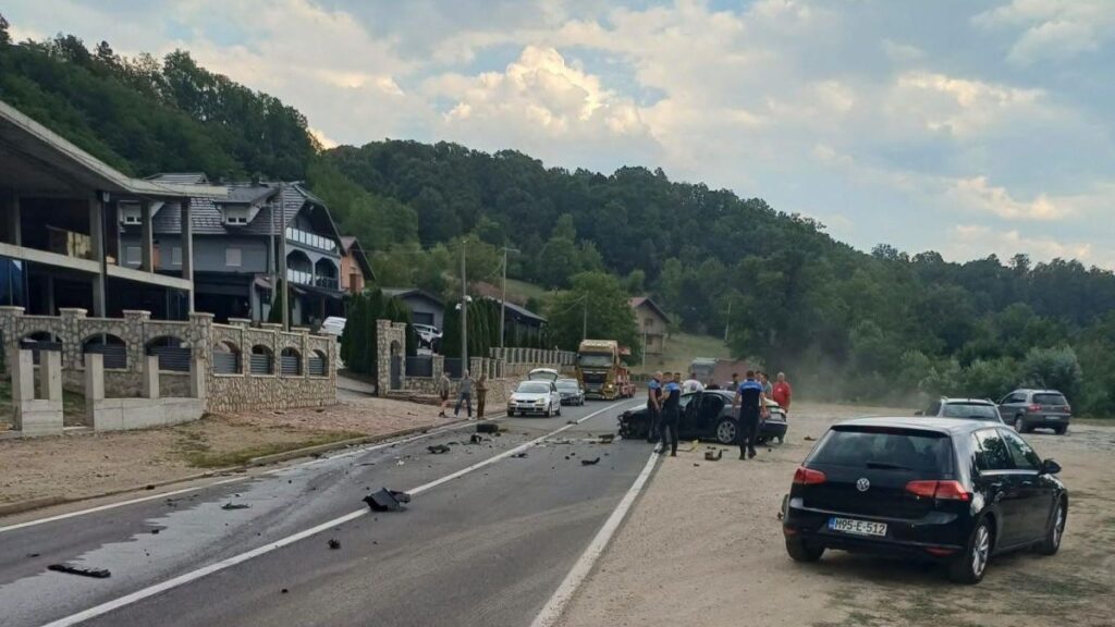 Teška nesreća kod Živinica: Četiri osobe povrijeđene, promet se odvija naizmjenično