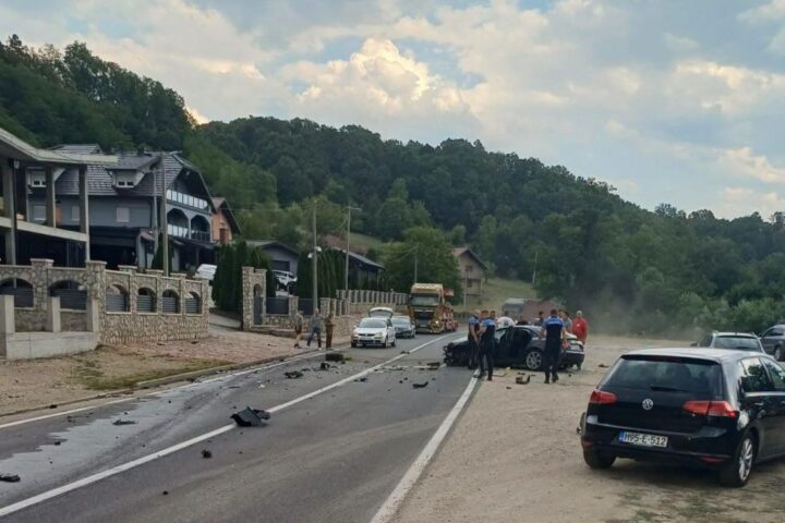 Teška nesreća kod Živinica: Četiri osobe povrijeđene, promet se odvija naizmjenično