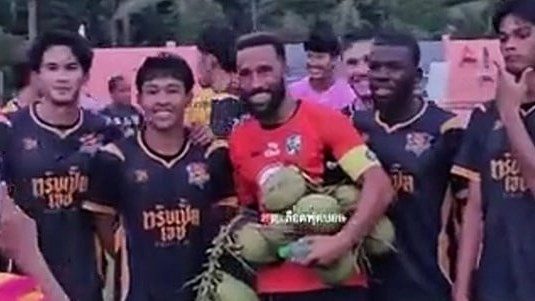 Townsend u Tajlandu dobio kokos od amaterskih rivala nakon prijateljske utakmice