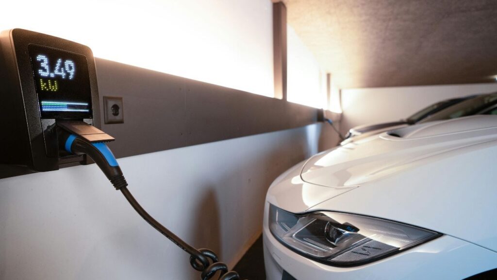 U Europskoj uniji registrirano 1,89 milijuna novih električnih automobila u 2025.