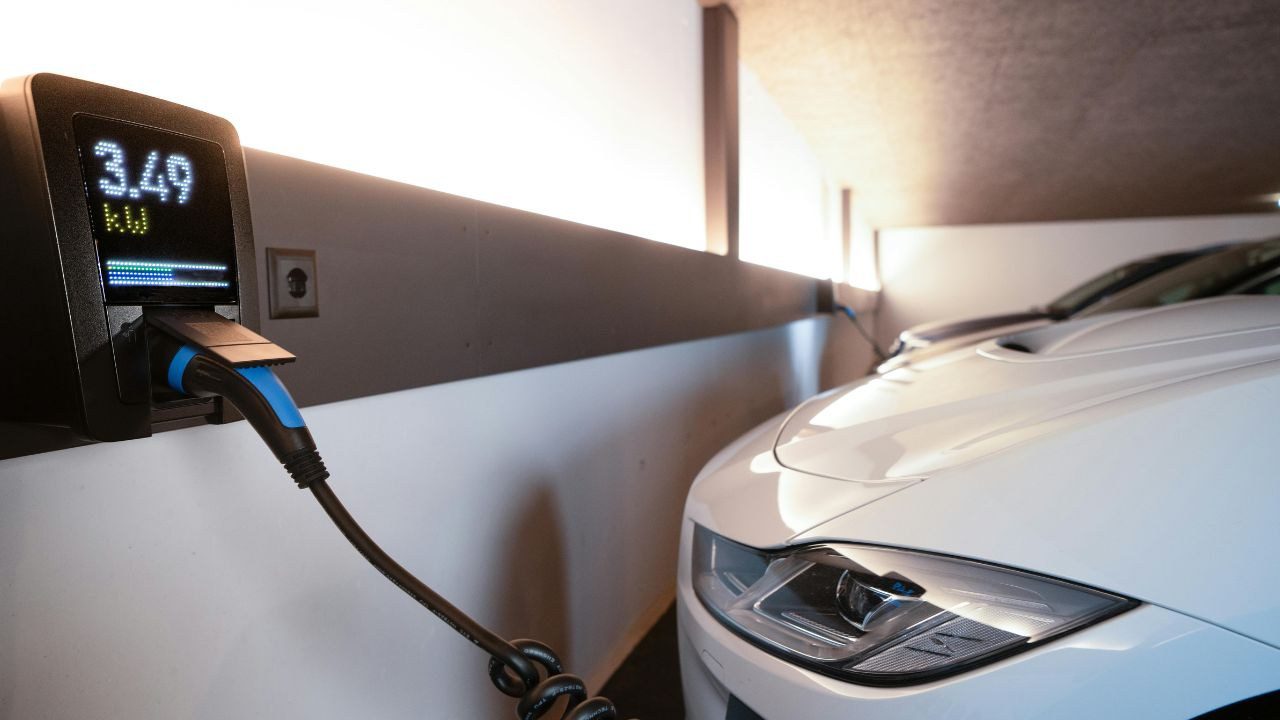 U Europskoj uniji registrirano 1,89 milijuna novih električnih automobila u 2025.