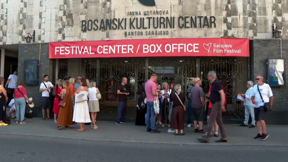 U Sarajevu počela fizička prodaja ulaznica za 32. SFF, redovi su već od ranog jutra